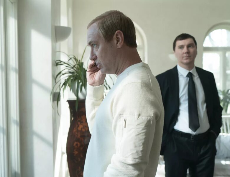 Il potere al cinema: Sorrentino e Assayas raccontano l’autorità nell’epoca della forza