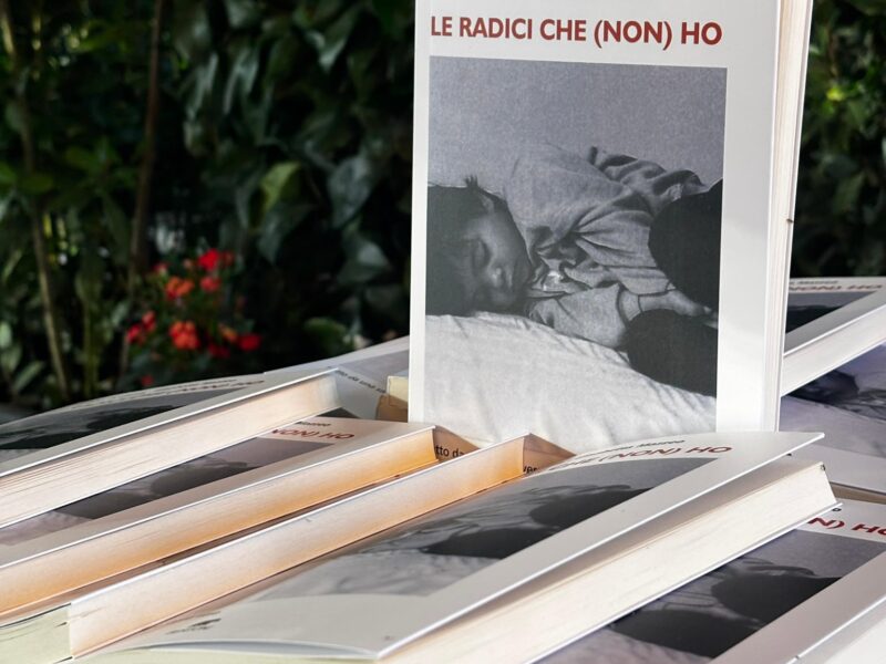 Adozione e identità: “Le radici che (non) ho” fa tappa a Zurigo